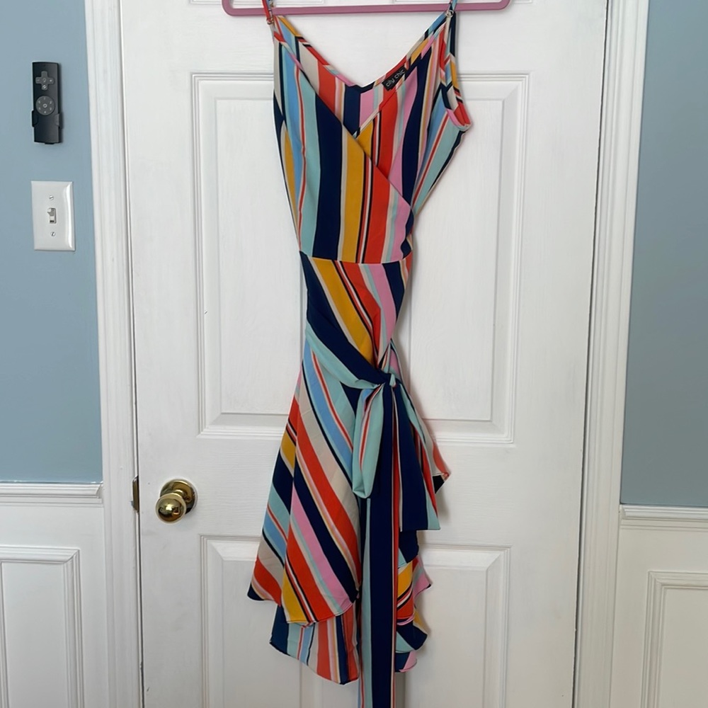 NWT Fun Wrap-Style Summer Dress